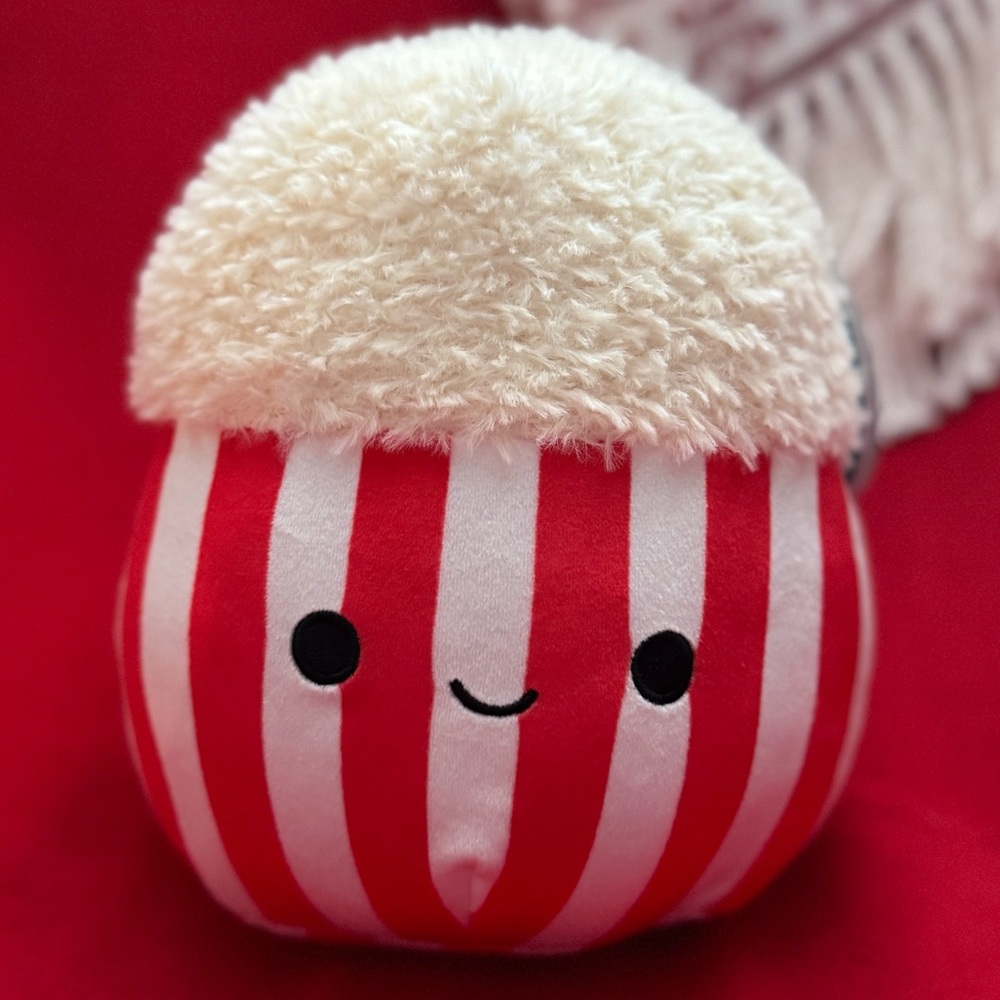 Arnel Popcorn Squishmallow 7.5’’